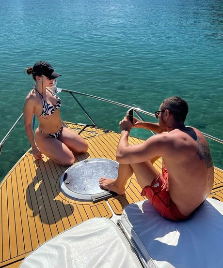 Larissa Manoela onlyfans exposed