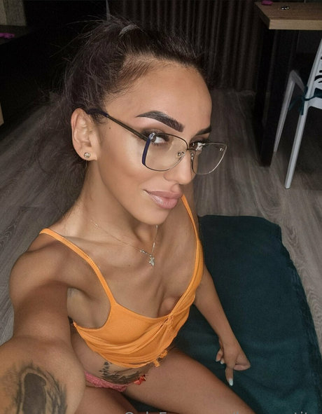 lorenpetite nude onlyfans leaks