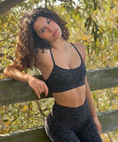 Gabriella Saraivah nude onlyfans leak