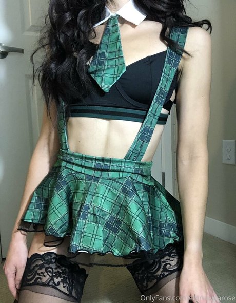 emmayearose onlyfans striptease