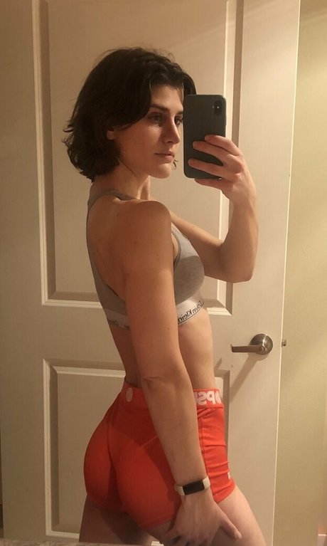 emmayearose onlyfans strip tease