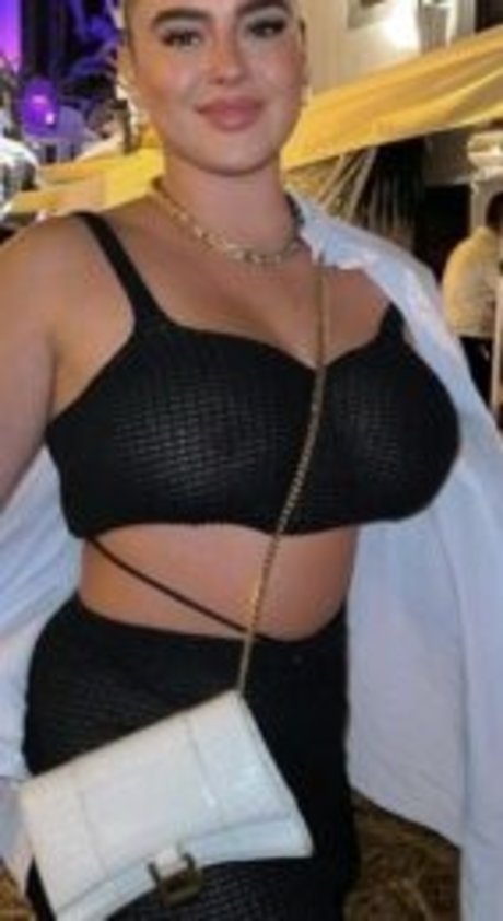 Kalani Hilliker topless onlyfans