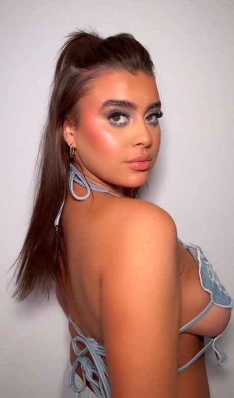 Kalani Hilliker onlyfans model photos