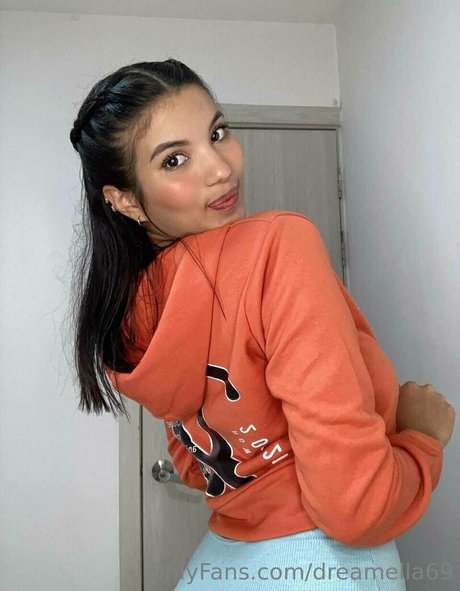 yourdreamella onlyfans strip tease