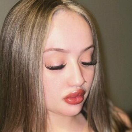 Naomi Hacket onlyfans images