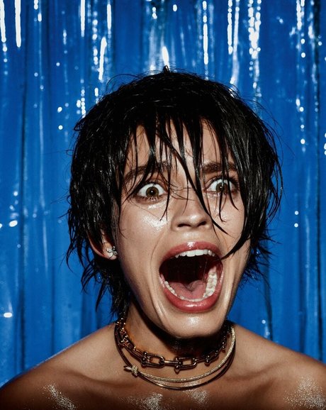 Emma Mackey leaked onlyfans xxx