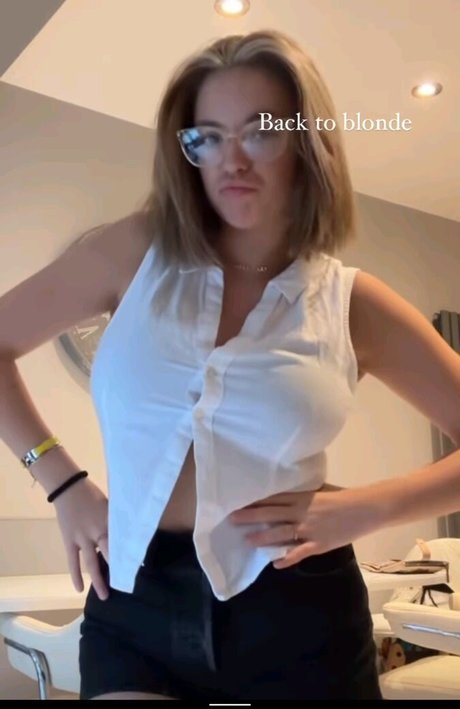 Allie Sherlock onlyfans sextape leak