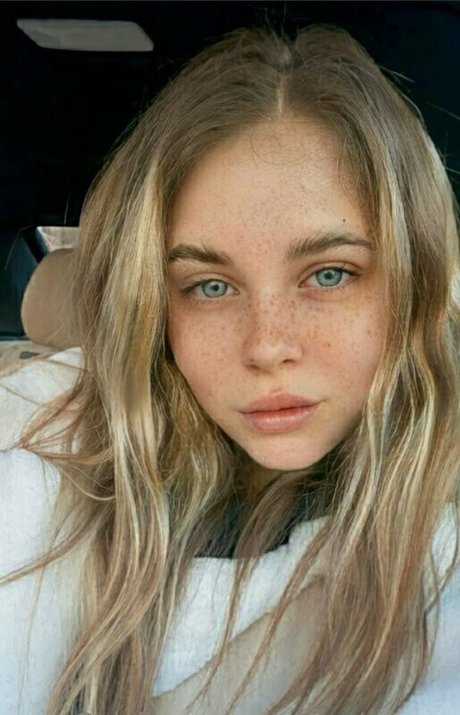 Anacuteness onlyfans leaked.