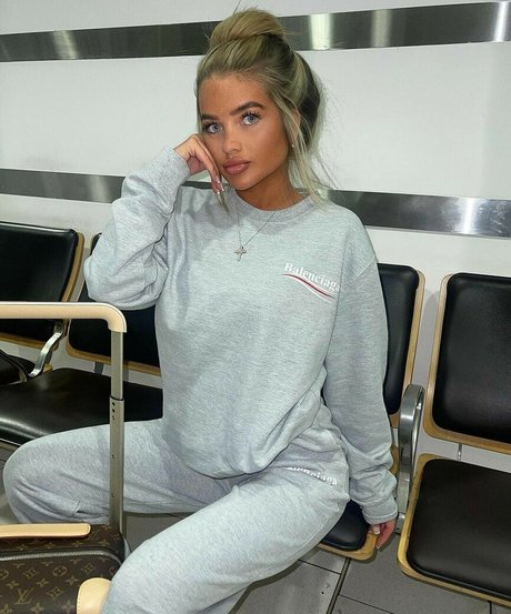 Mia Woodhall nude leaks onlyfans