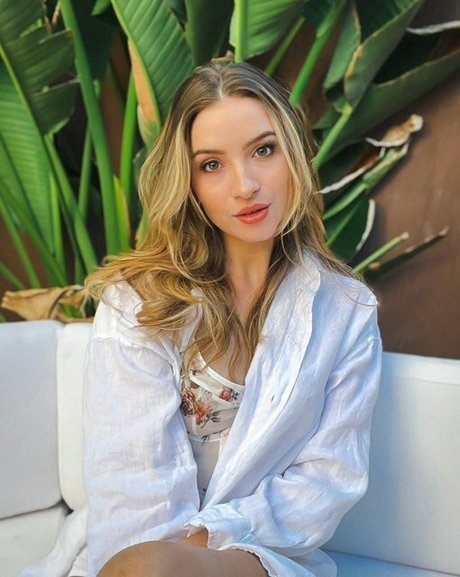 Novaleesi onlyfans content type