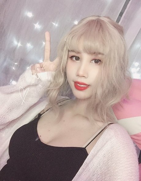 Kura Onee san onlyfans striptease