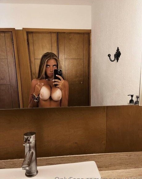 moonwolgirl onlyfans images