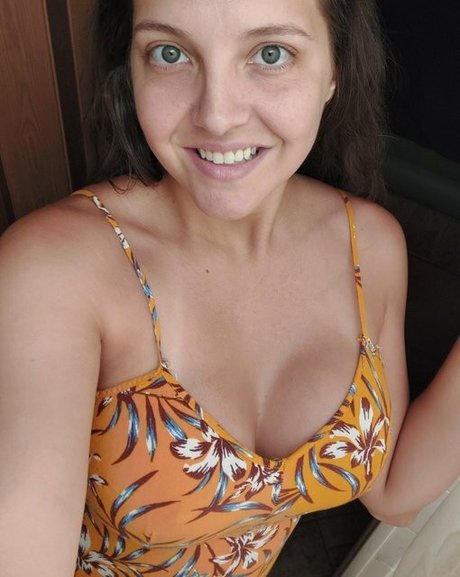 Sadie Holmes onlyfans leaked pics