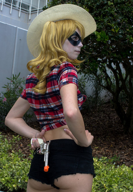 Uncanny Megan onlyfans striptease