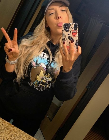 alliewrestling onlyfans model photo