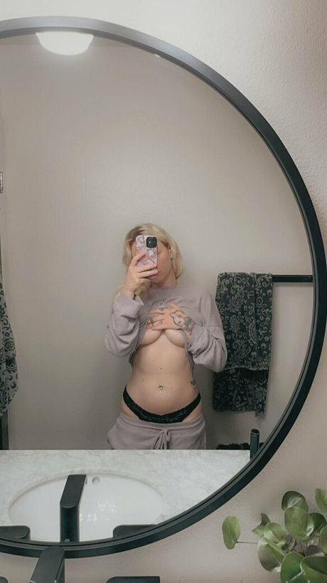 cosmicpetals onlyfans nude tits