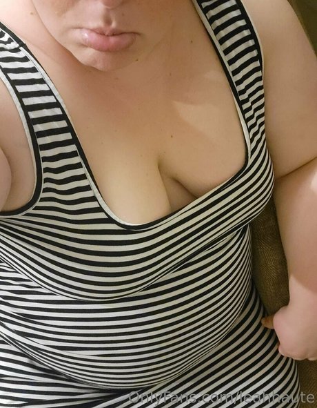 leahhaute onlyfans strip