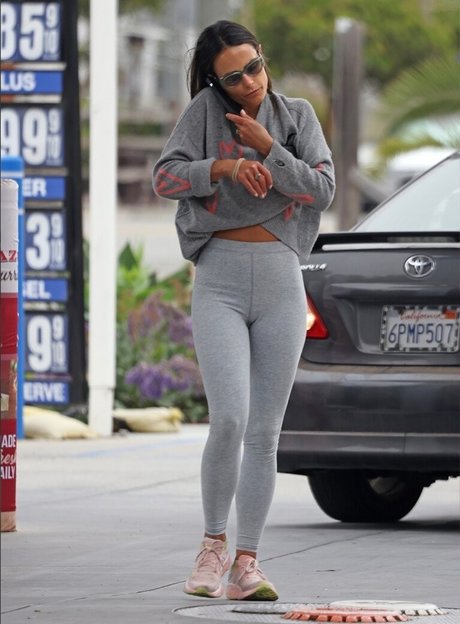 Jordana Brewster onlyfans boobs