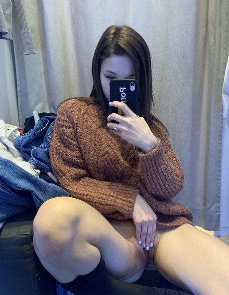 Ellie Leen nude onlyfans porn