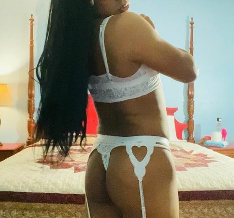 Alexiacdgirl is on onlyfans