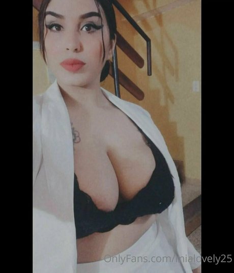 mialovely25 onlyfans nude leaked