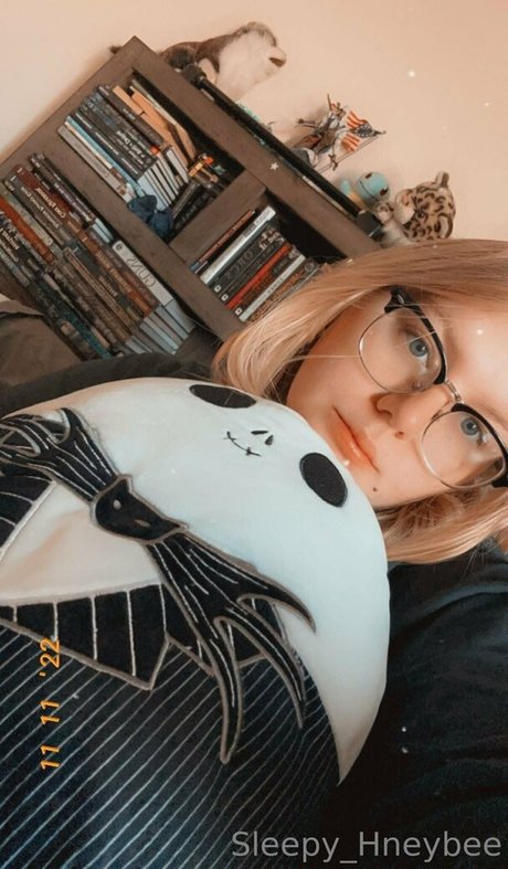 sleepy hneybee onlyfans x