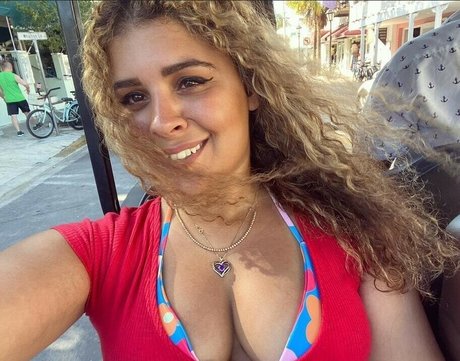 JustYeliz only fans nude leaks