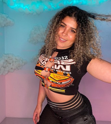 JustYeliz free only fans