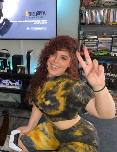 JustYeliz leaked nude onlyfans