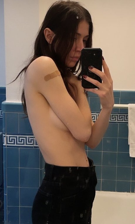 Caroline Polachek onlyfans mega