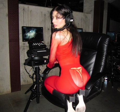 Caroline Polachek naked only fans