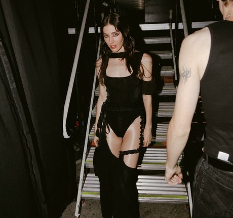 Caroline Polachek onlyfans leaked free