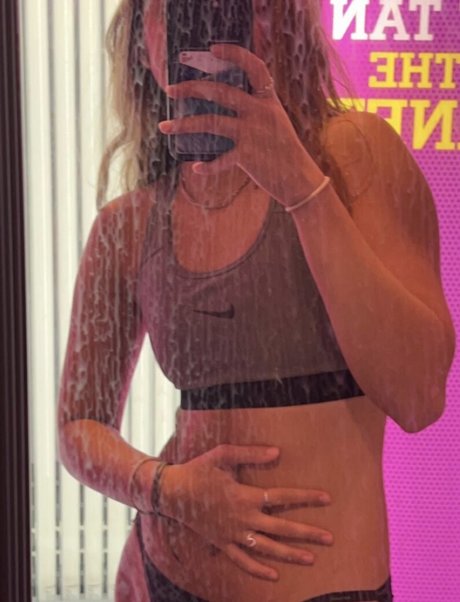 Lauren Rossi nude leak onlyfans