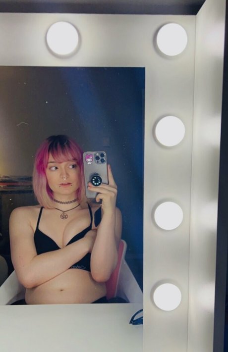 Ninehydras desnuda onlyfans