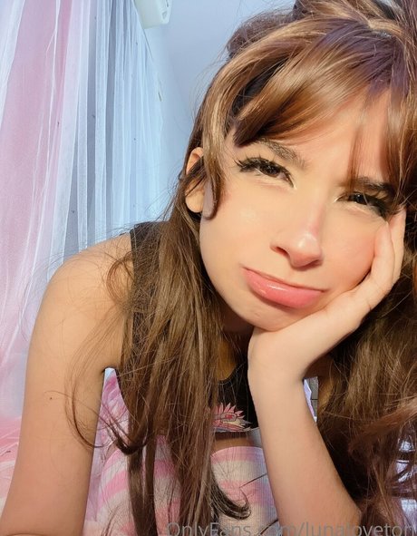 Lunaloveton on onlyfans