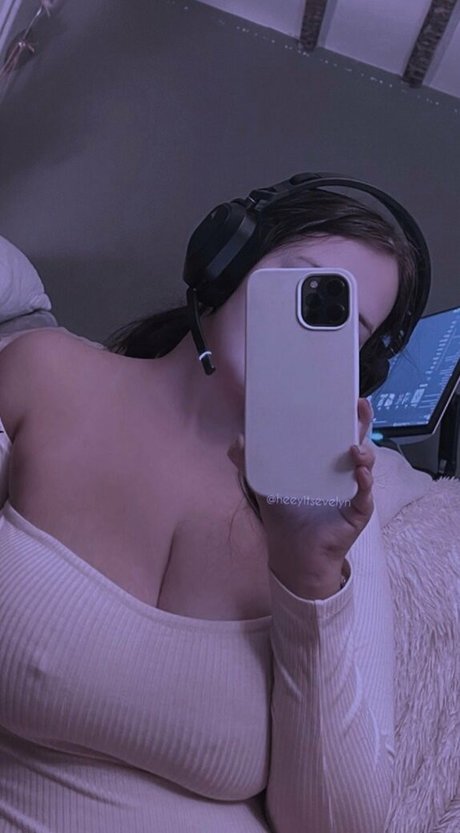 Evelynwhite nude onlyfans leaks