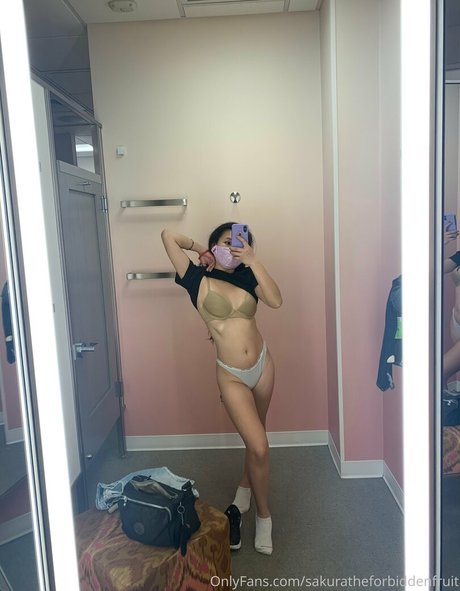 sakuratheforbiddenfruit onlyfans de