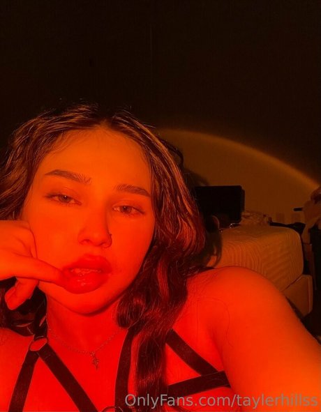 taylerhillss onlyfans leajs