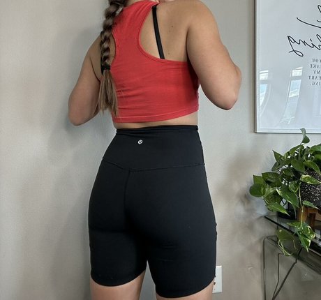 Avia Butler onlyfans leakes