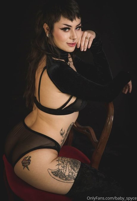 Synthia Valentine feet onlyfans