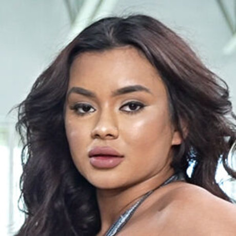 Numi Zarah on onlyfans