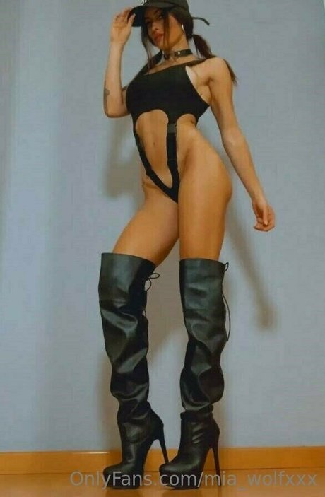Mia Wolf X only fans.