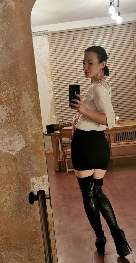 Miss Flora Femdom onlyfans leak