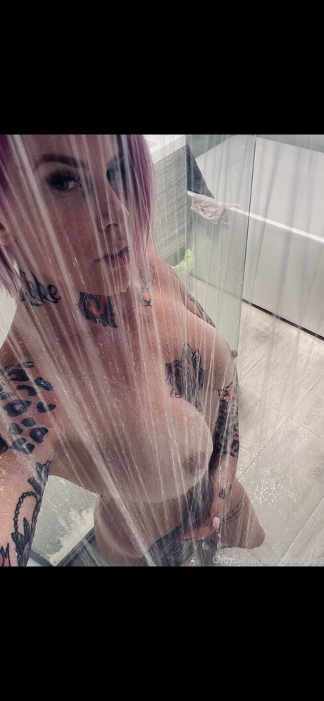 Bec Rawlings onlyfans tits