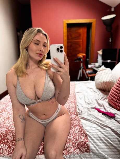 katiebeex onlyfans leaked.