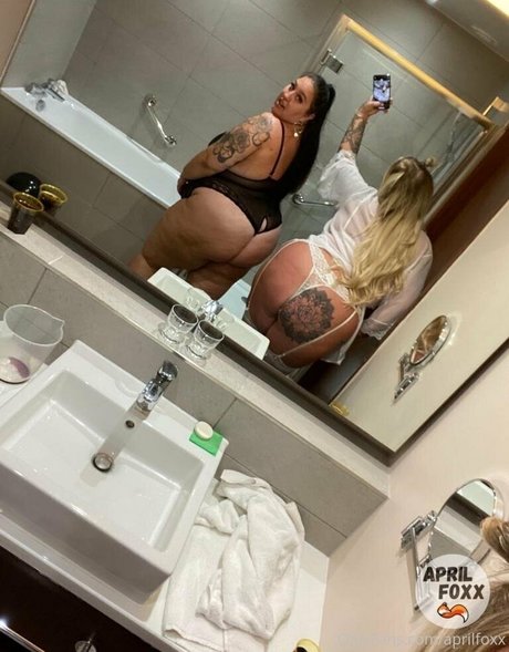 aprilfoxx leaked onlyfans sextape