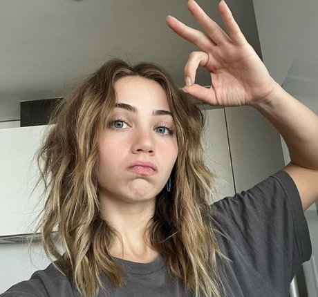 Emily Rudd onlyfans joi