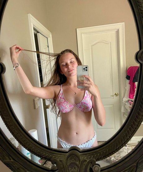 ASMR Darling Profile pic