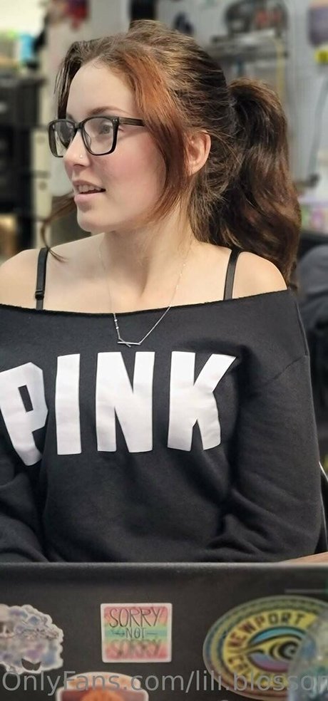 lili blossom onlyfans nude