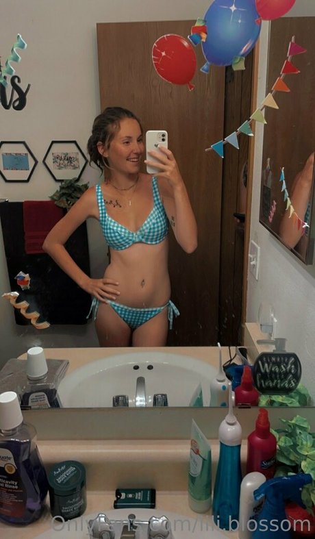 lili blossom onlyfans joi